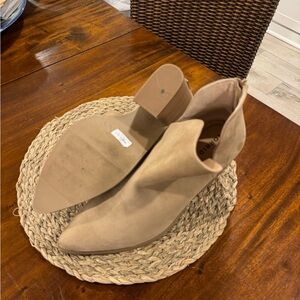 Torrid Deep V Bootie 3” Heel Size 13 WW